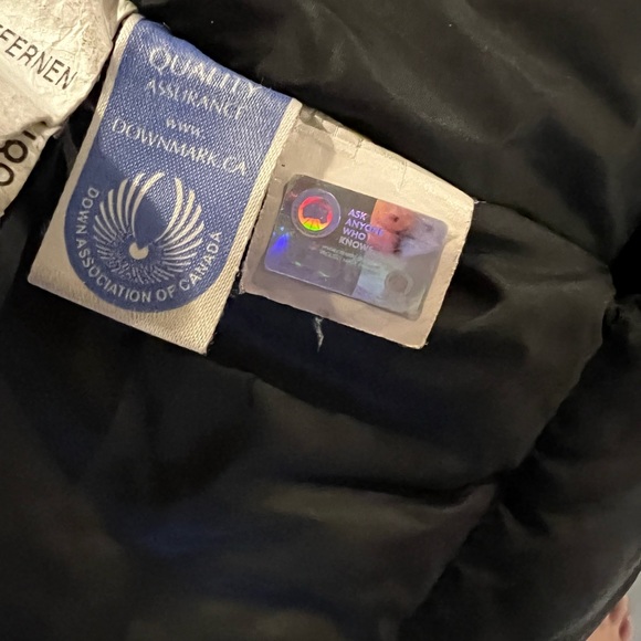 Burgundy Canada Goose Trillium Parka Size Medium - Picture 5 of 8